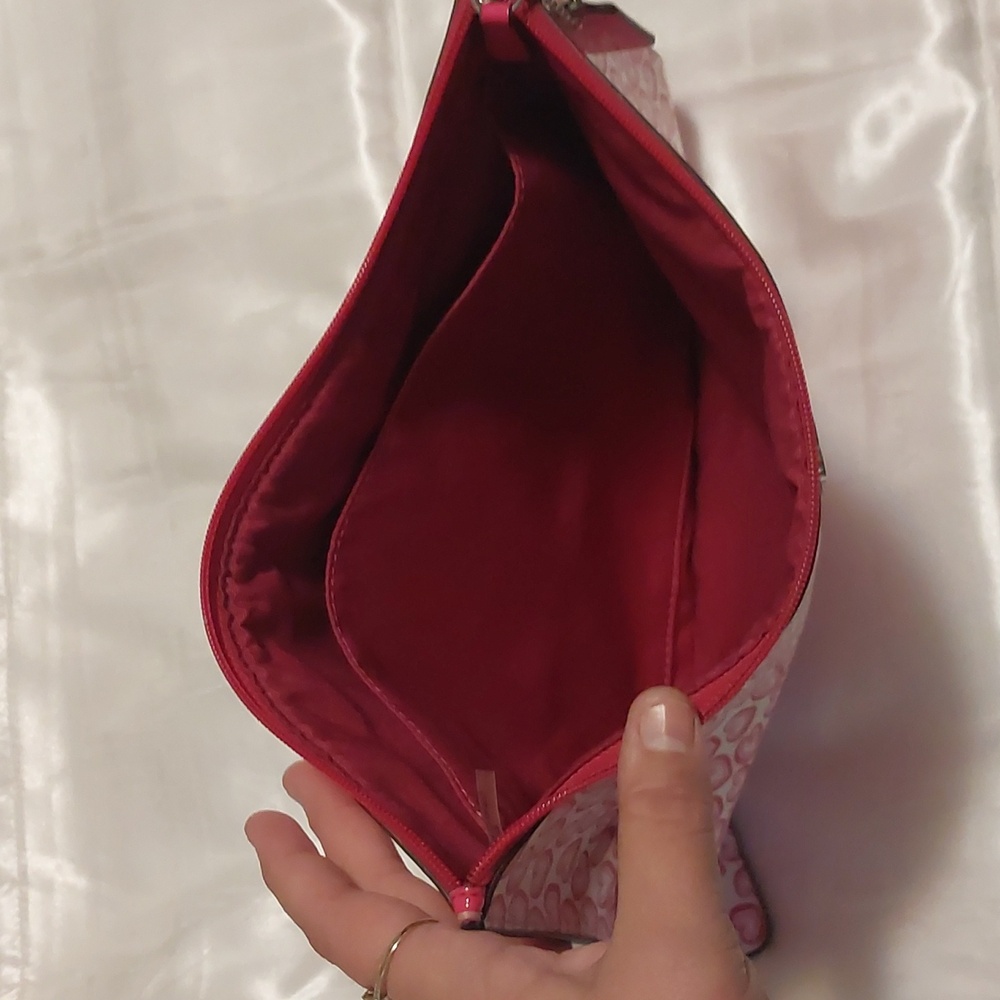 Authentic XL Coach Pink Heart Patterned Makeup Bag NWOT - Picture 4 of 5